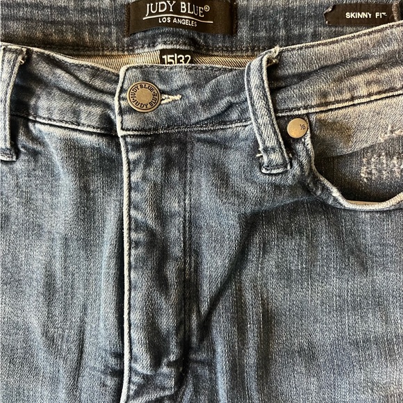 Judy Blue Distressed Skinny Jeans - Picture 1 of 9